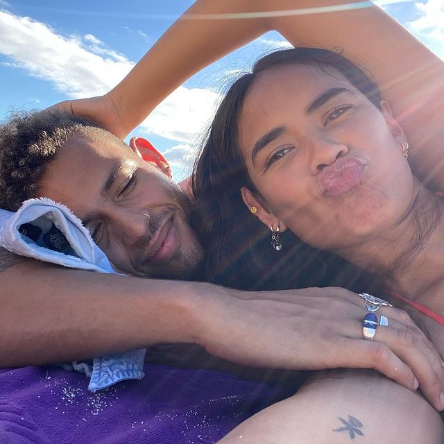 Sulem Calderon posing with her boyfriend showing her tattoo.